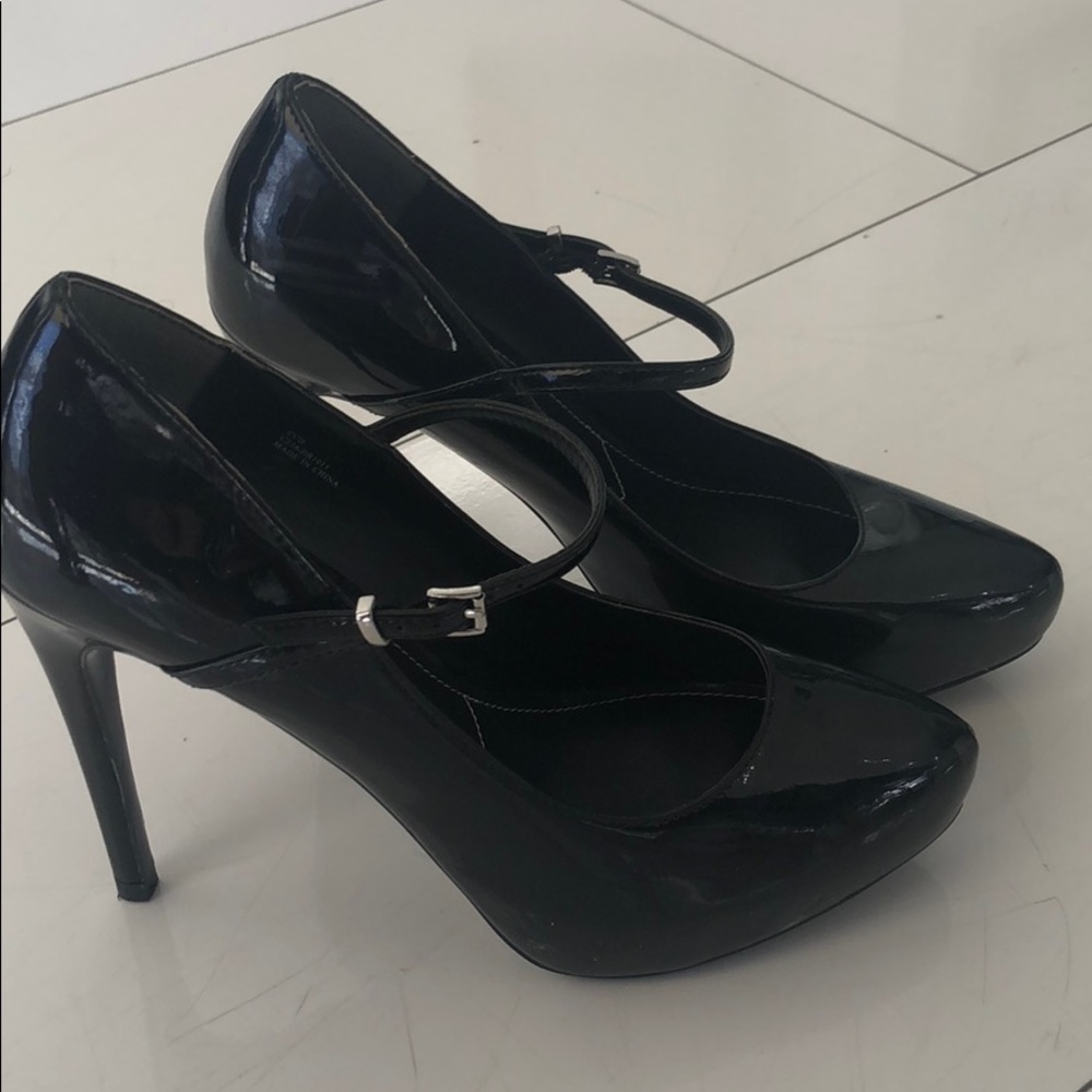 Shoes - Picture 2 of 3